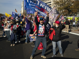 大批特朗普支持者上街遊行。AP