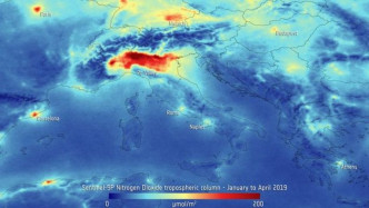 意大利上空的二氧化氮含量。 歐洲航天局衛星圖像