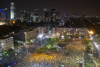 以色列人社交距離式抗議。AP