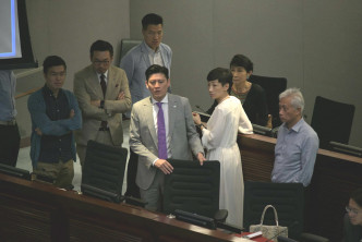 議員梁志祥批評民主派派出23人財會選主席是做媒。