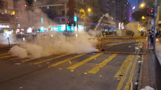 本港爆发示威者与警方激烈冲突