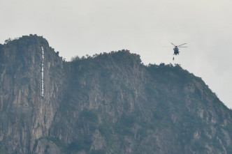 飛行服務隊派出直升機救援。