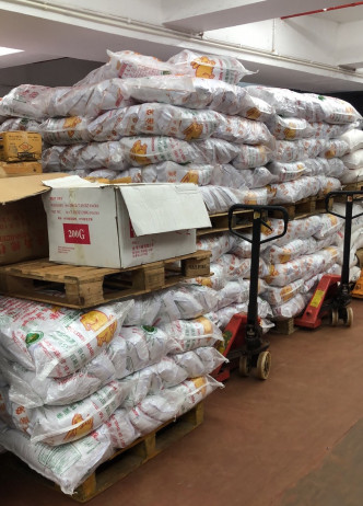 澳门市政署强调，货源稳定充足，呼吁市民无需恐慌抢购食品。新闻局FB图片