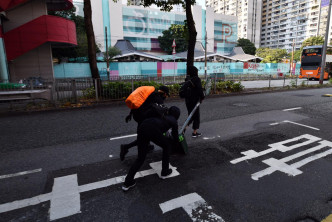 屯門示威者堵路