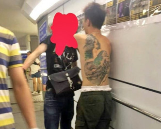 右为被捕纹身汉。fb「PLAY HARD 玩硬」网民Hilda Lam‎图片