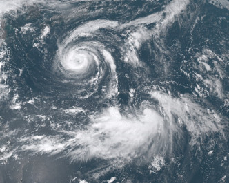 2个热带气旋「苏力」及 「西马仑」。日本气象厅
