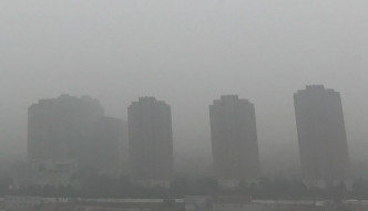 上海一片灰霾籠罩。網上圖片
