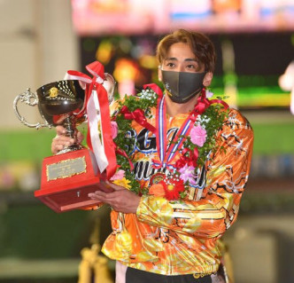 去年尾，森且行终于圆，在日本电单车赛车界最高等级的SG赛获得冠军。