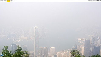 维港被烟霞笼罩。天文台图片