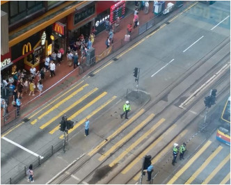 警方到场调查。fb香港突发事故报料区网民Maggie Tsang‎摄