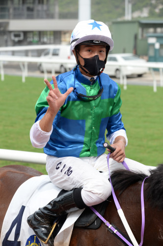 截至第五場賽事，何澤堯已贏得三場頭馬。