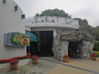 爬蟲館位於屯門市鎮公園內。
