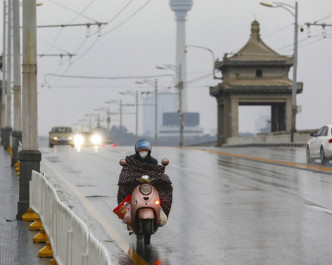 自疫情爆發後，武漢實施嚴格交通管制措施。AP