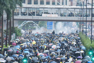 前年8月25日有人发起荃葵青大游行，演变冲突事件。 资料图片