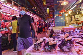 導遊會帶外國人逛街市及講解亞洲人飲食文化。資料圖片