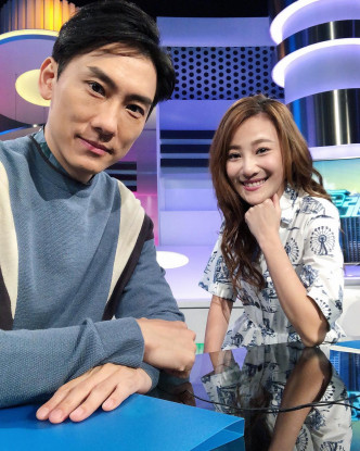 Patrick跟朱智贤一齐主持TVB的《东张西望》。