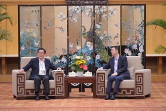 深圳副市長艾學峰表示，深圳目前取得的成績來自改革開放的成功。