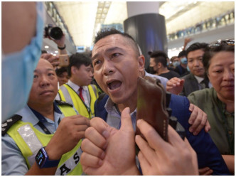 集會發起人Leo於8月9日，在機場被集會人士打傷眼。資料圖片