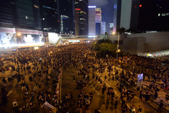 民阵深夜近11时宣布，今日游行人数接近200万人。