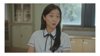 金多美饰演女主角国延秀，在学生时期是全校第一。