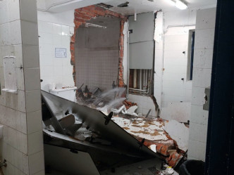 紅磡警署浴室發生爆炸。