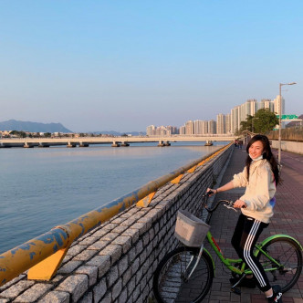 Yumi平時都只是個普通少女，愛踏下單車做運動。