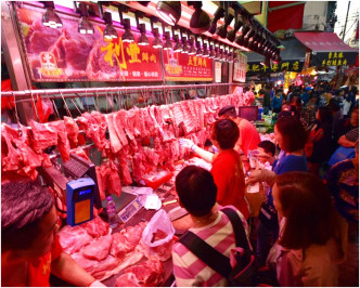 不少消費者均知道豬肉市況，已於過年前預先購買。