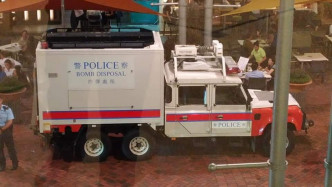 警方爆炸品处理课到场协助检查。香港突发事故报料区fb图片