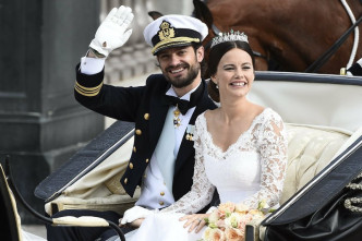 瑞典索菲亚王妃于2015年与瑞典卡尔菲利普王子结婚。(网图)