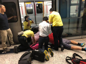 学生一度被困。香港突发事故报料区网民Jeffrey Law‎图片