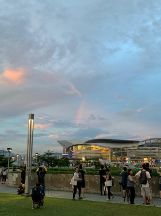 添馬公園上空出現彩虹。