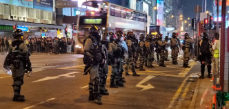 平安夜旺角及尖沙嘴有人群聚集，並與警方爆發衝突。