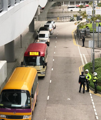 大聯盟今日聯同商業車輛司機，在政府總部發起汽車慢駛遊行。