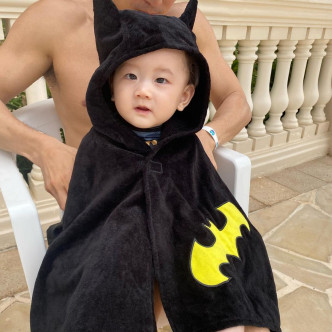 Jaco笠住蝙蝠侠毛巾好可爱。