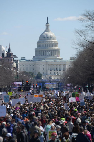 首都华盛顿的场面最盛大，参加人数估计多达80万人。AP