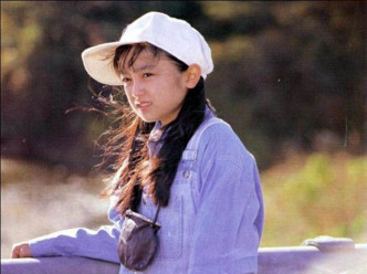 安达佑实于12岁时拍《没有家的女孩》爆红。