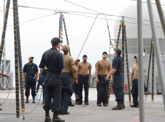 美国的蓝岭号两栖登陆指挥舰今早抵港。