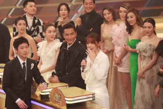 李思捷在《万千星辉贺台庆》节目中上演一幕「思密Party」。