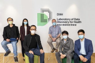 医衞大数据深析实验室（D24H）董事总经理及科研总监梁卓伟教授与多位首席科学家。港大提供