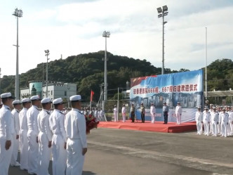 駐港部隊為兩艦舉行歡迎儀式。影片截圖