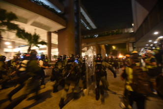 黃大仙防暴警察驅散人群