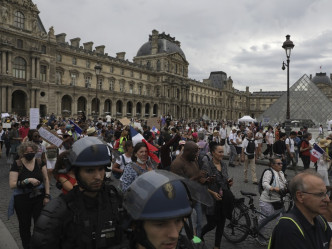  法国连续六个周末都有人走上街头反对推行健康通行证。AP