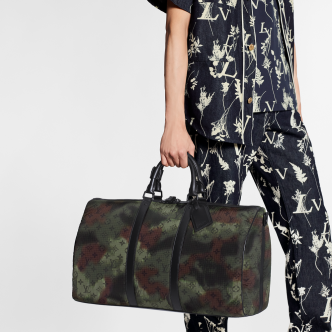 Keepall Camo Monogram圖案旅行袋/$23,800/Louis Vuitton。