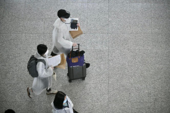 海外人士回港需要检疫14日。