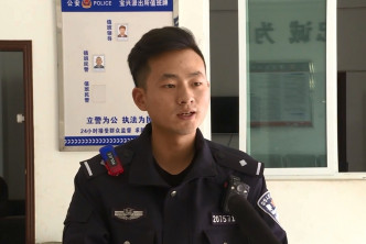 民警吳俊傑能夠為老百姓辦些實事感到欣慰。　網上圖片