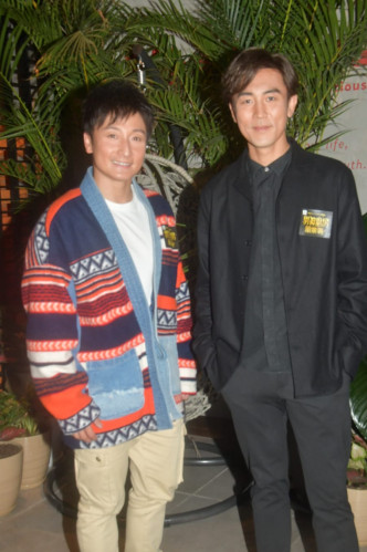 方力申与谭俊彦（右）为节目要经营餐厅招呼80人。