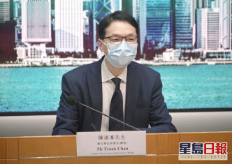 衛生署助理署長（藥物）陳凌峯指，現時有機制去監察疫苗安全，效益大過風險。