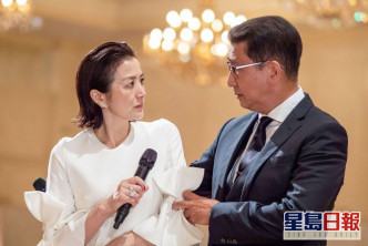 由鈴木京香主演日劇《共演NG》奪得最佳劇本。