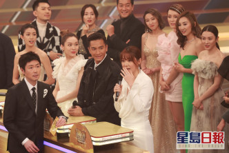 李思捷在《萬千星輝賀台慶》節目中上演一幕「思密Party」。