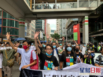 民陣副召集人陳皓桓，與立法會議員胡志偉和朱凱廸等呼籲上街。